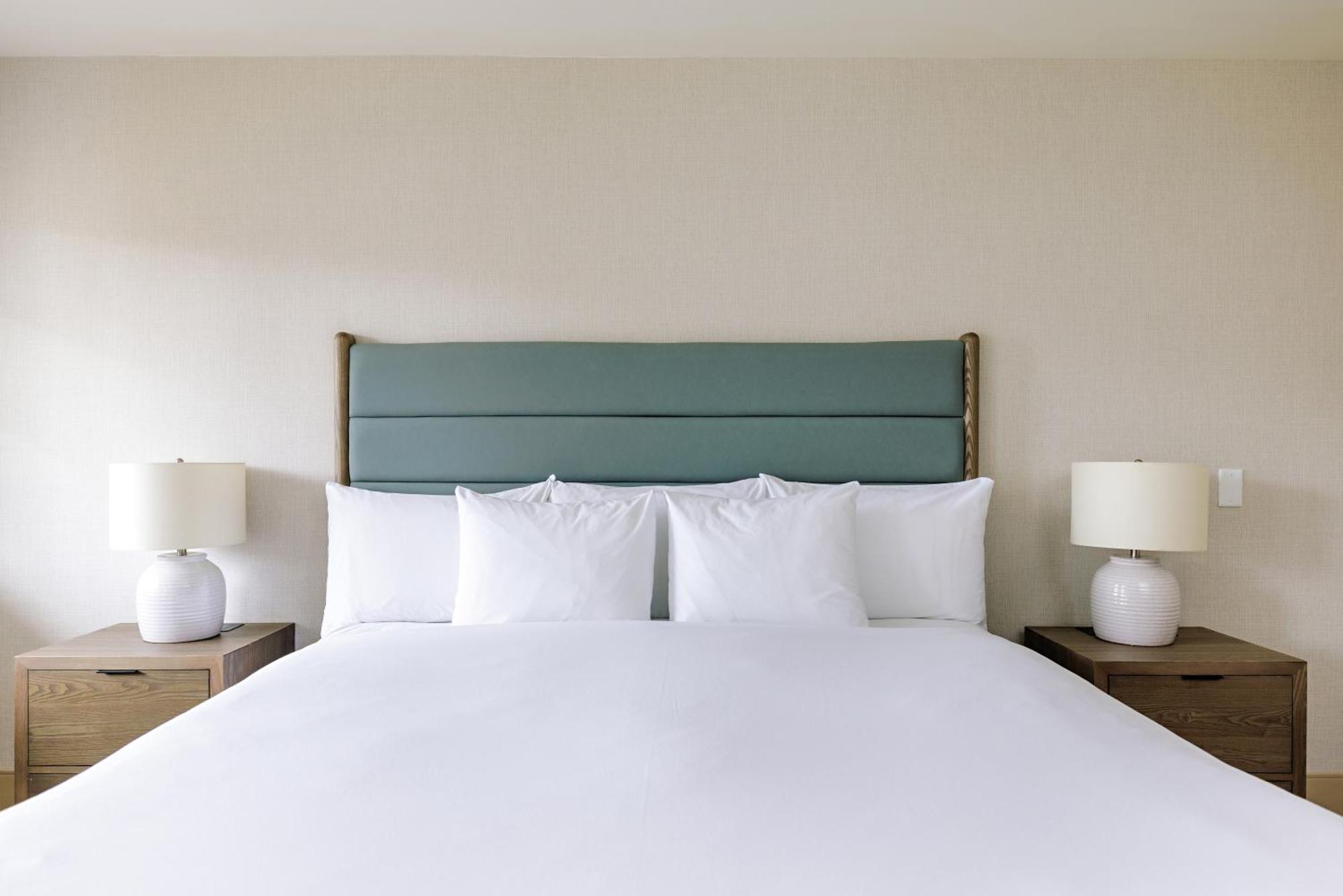 Balcomo, A Ramada By Wyndham Penticton Exteriér fotografie