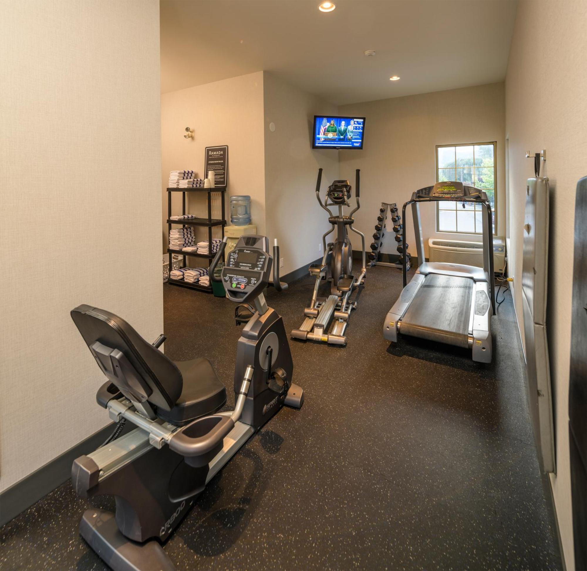 Balcomo, A Ramada By Wyndham Penticton Exteriér fotografie