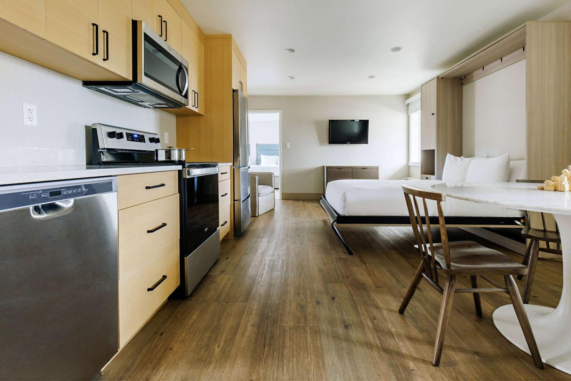 Balcomo, A Ramada By Wyndham Penticton Exteriér fotografie