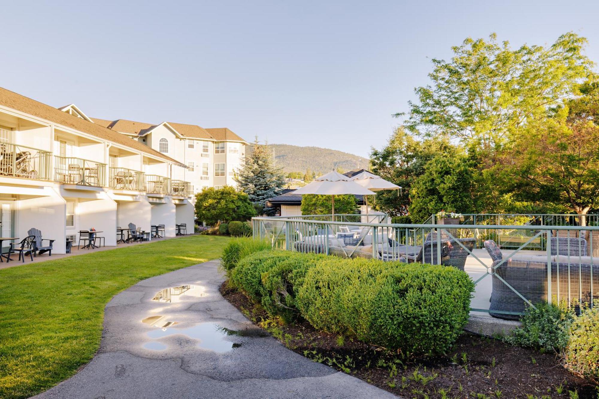 Balcomo, A Ramada By Wyndham Penticton Exteriér fotografie