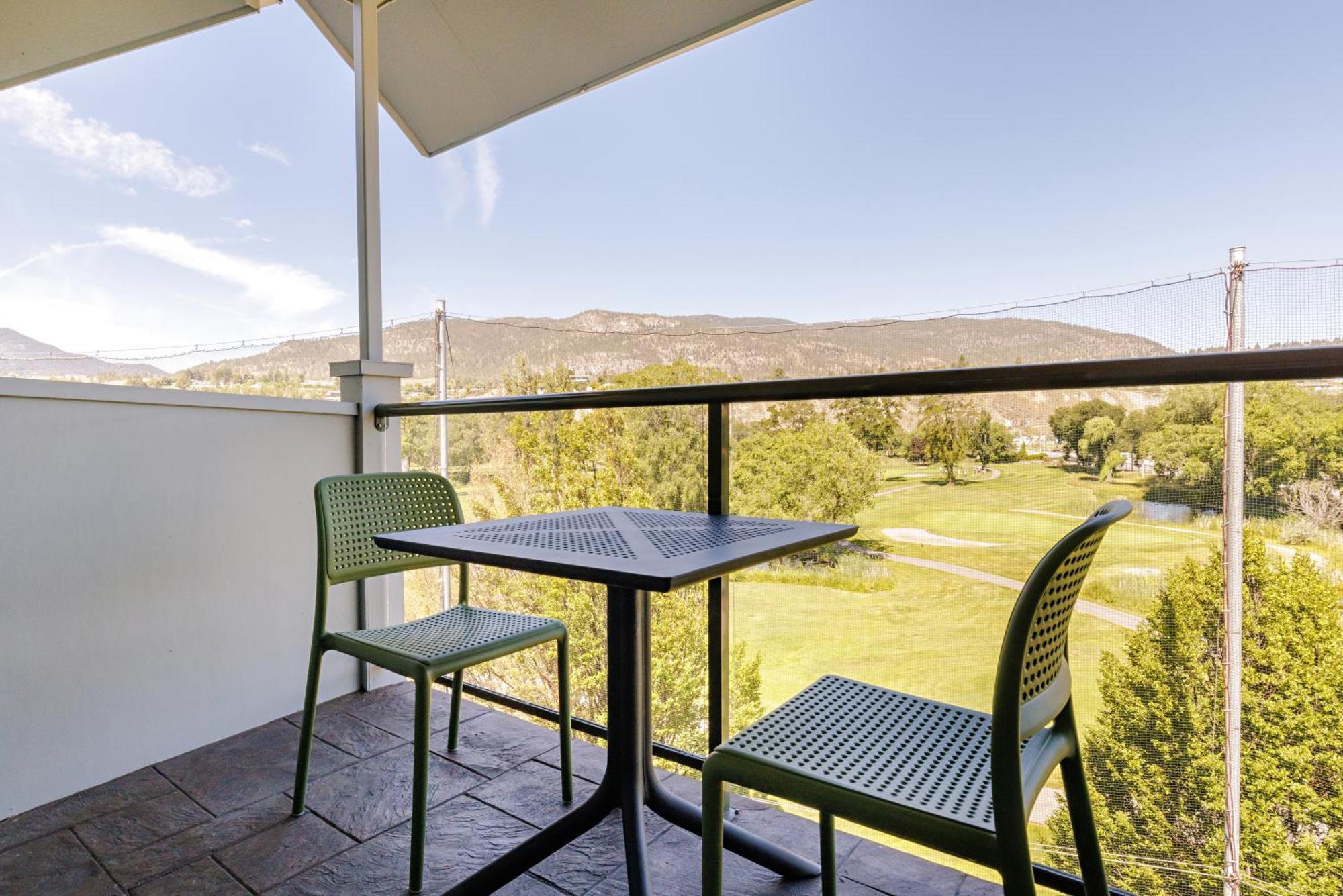 Balcomo, A Ramada By Wyndham Penticton Exteriér fotografie