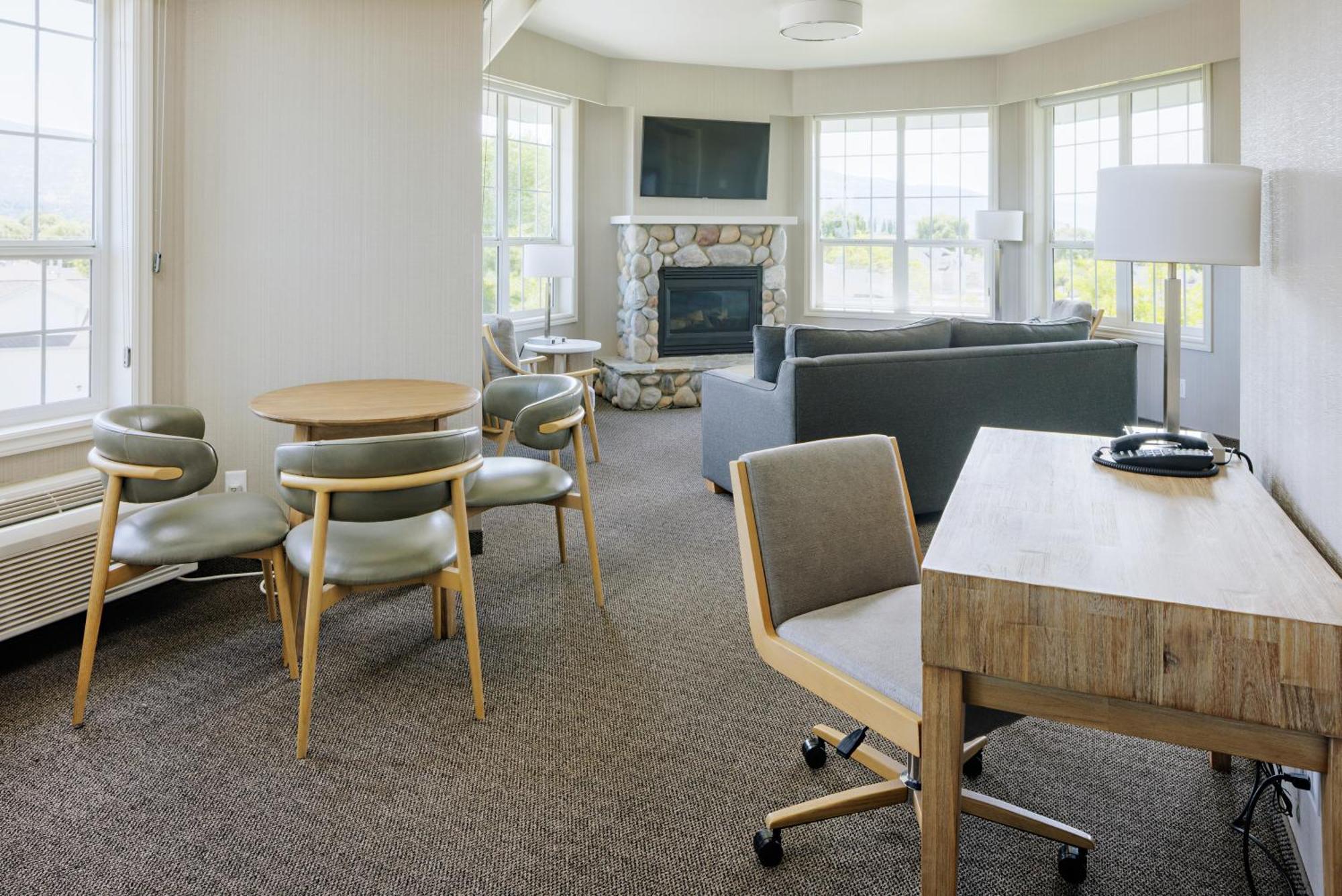 Balcomo, A Ramada By Wyndham Penticton Exteriér fotografie