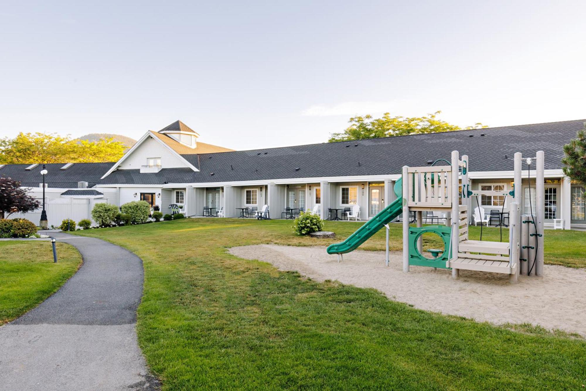 Balcomo, A Ramada By Wyndham Penticton Exteriér fotografie