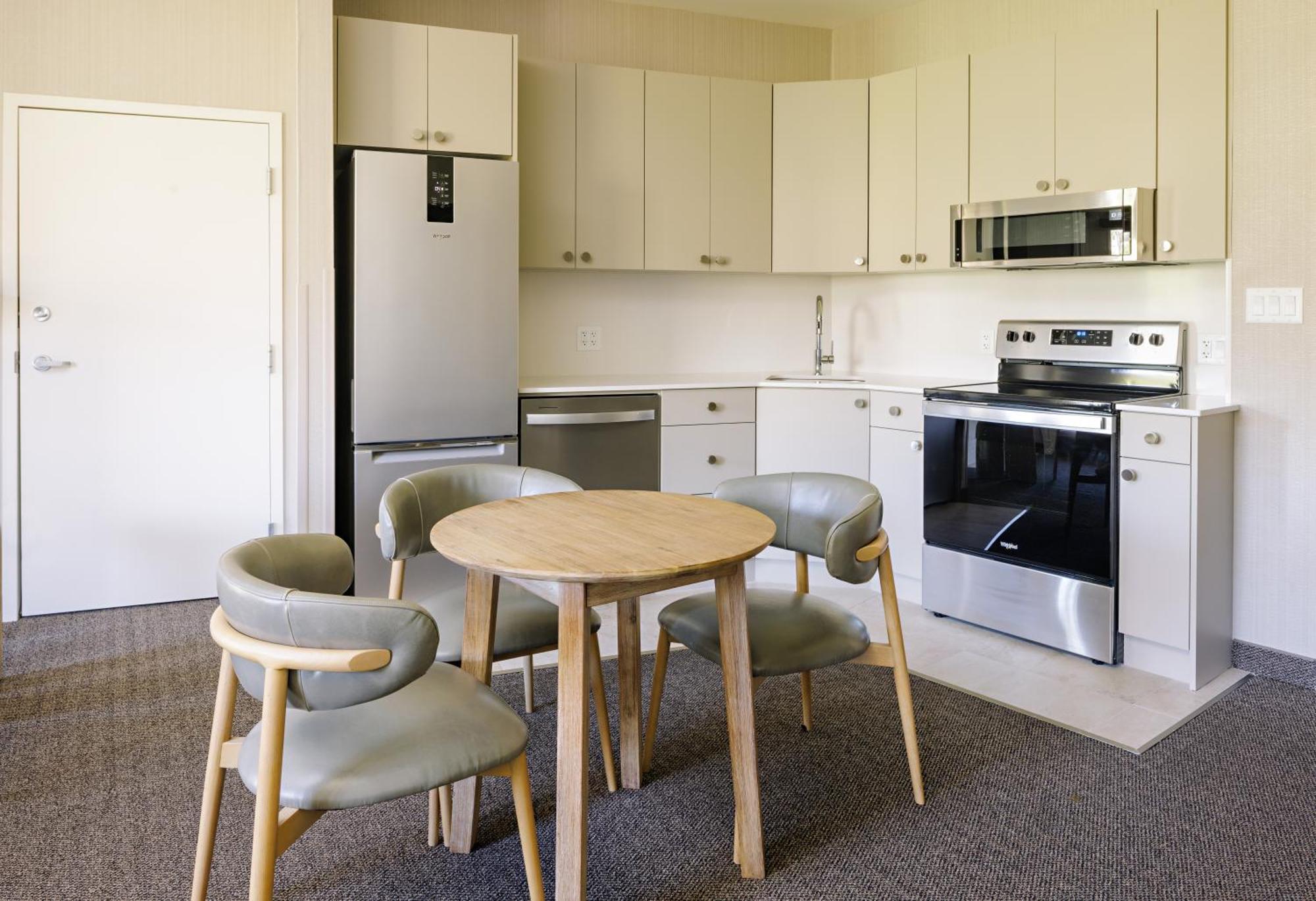 Balcomo, A Ramada By Wyndham Penticton Exteriér fotografie