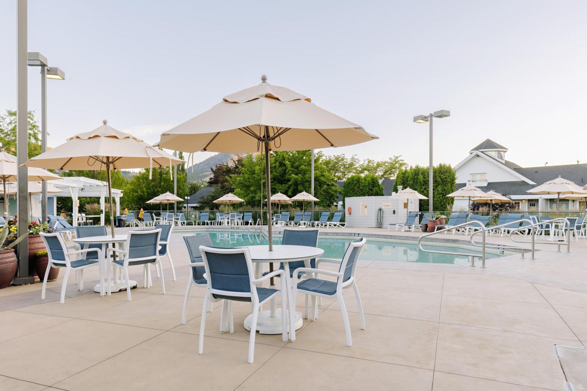 Balcomo, A Ramada By Wyndham Penticton Exteriér fotografie