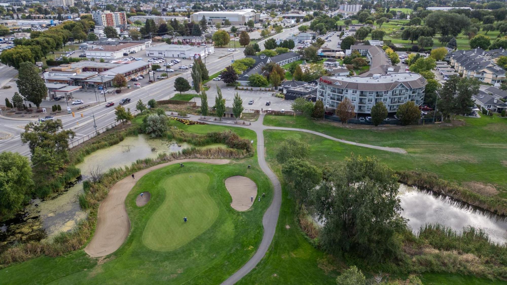 Balcomo, A Ramada By Wyndham Penticton Exteriér fotografie